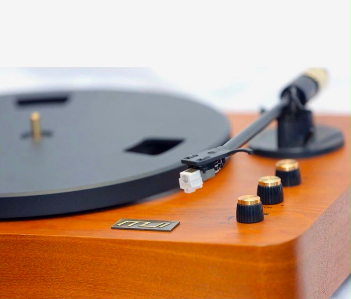 MJI MM2012 Turntable with Speakers - Natural Finish (Display Piece)